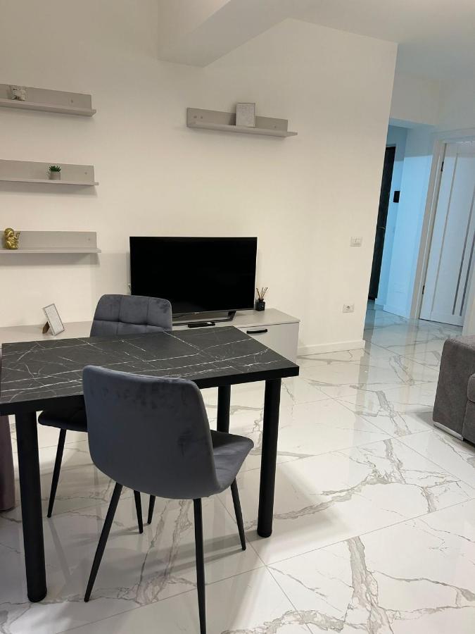 Luxury Apartments And Studios Boulevard G Enescu Сучава Экстерьер фото